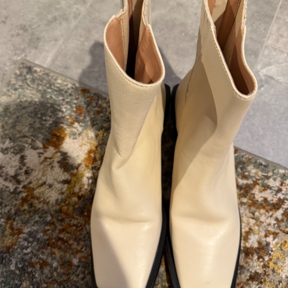 Schutz Guily Square Toe Bootie in White Size 8 - Picture 6 of 8